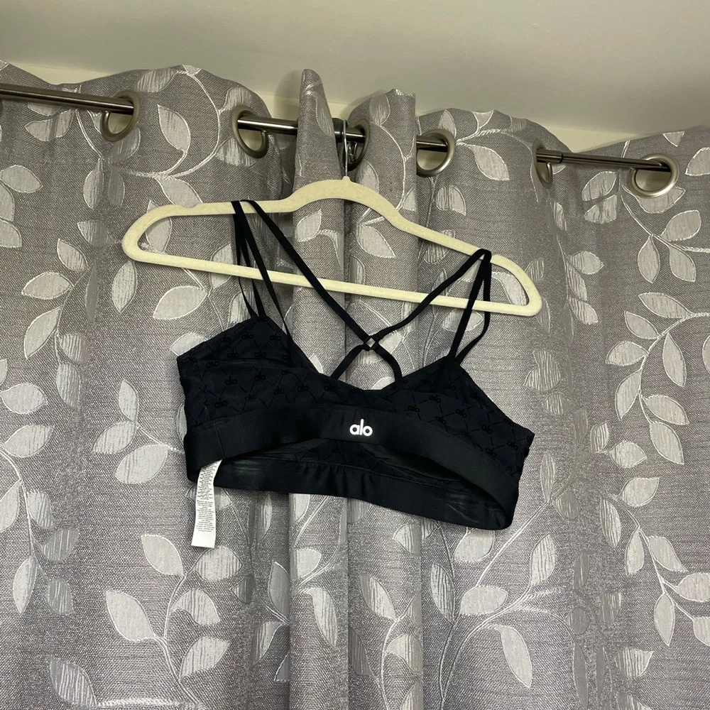 ALO Yoga SET Airlift Mesh Bra and High-Waist Celeste Capri Set